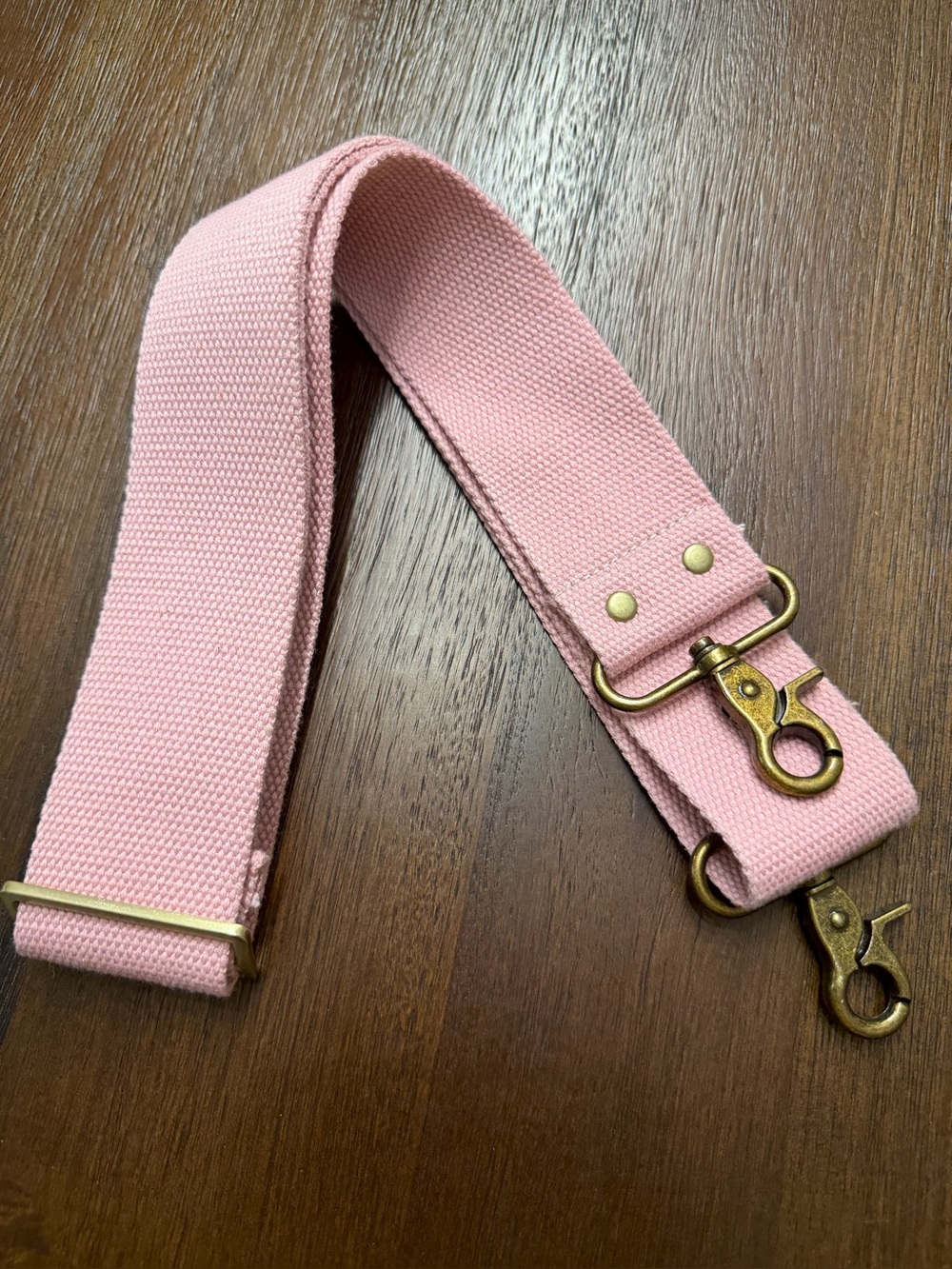 Rare-Parker Thatch baby pink adjustable cross body strap.